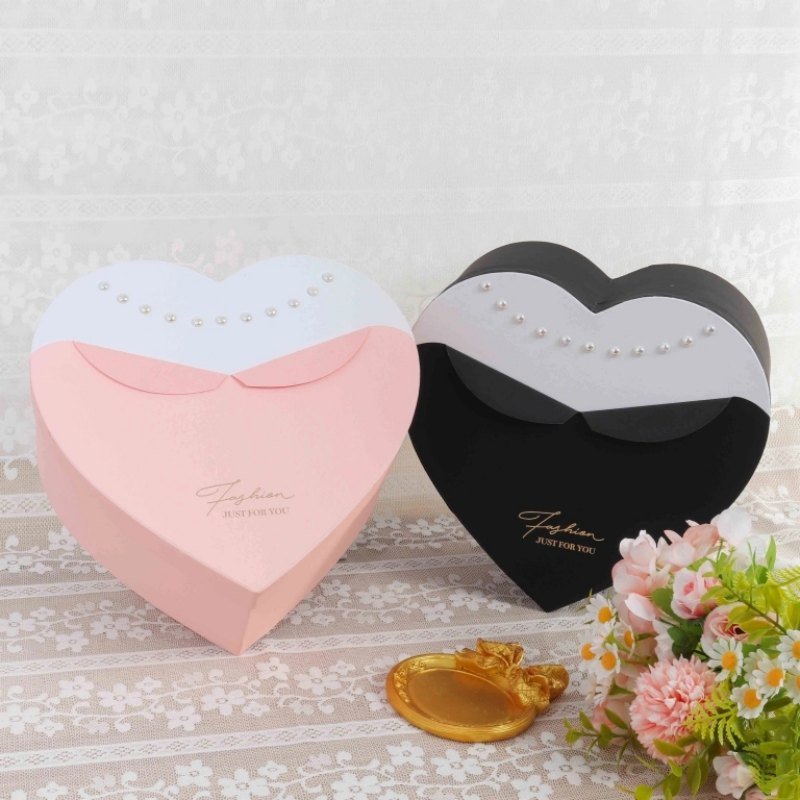 Heart Shaped Flower Box – Valentine’s Day Love Gift Box Wholesale Black heart shaped gift box closed – elegant and sophisticated for men‘s gifts