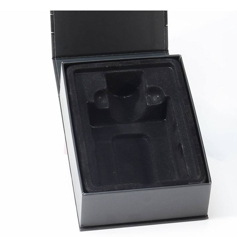 Custom blister lining – precisely fits perfume bottle shape, prevents collision