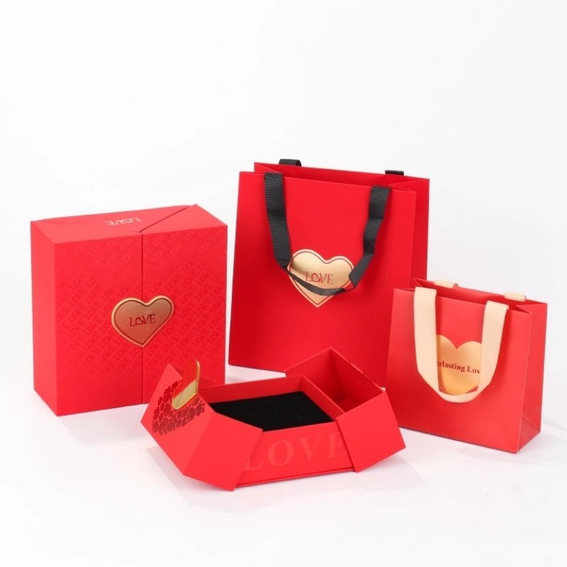 Double door Everlasting Love jewelry box closed – gold foil LOVE typography