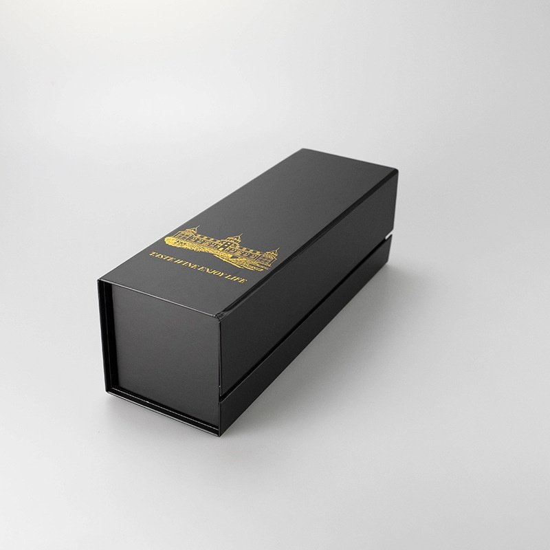 Foldable Magnetic Wine Box – Custom Luxury Cardboard Gift Packaging Foldable magnetic wine box closed – black cardboard with magnetic closure for luxury wine packaging