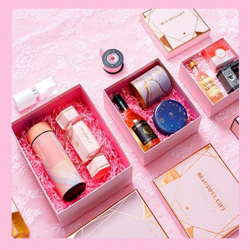 Gold stamping logo on pink texture paper – luxurious brand finishing for custom gift boxes