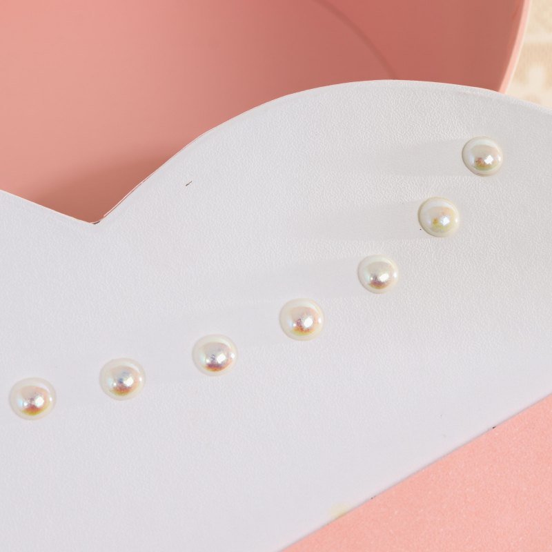 Heart Shaped Flower Box – Valentine’s Day Love Gift Box Wholesale Imitation pearl decoration closeup – elegant like a necklace on a woman