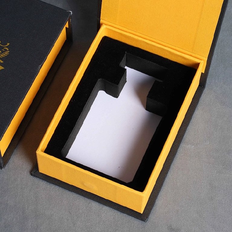 Custom Perfume Gift Box – Black and Gold Luxury Packaging Manufacturer Luxury perfume gift box packaging scene – black and gold design for holiday gifts and e-commerce