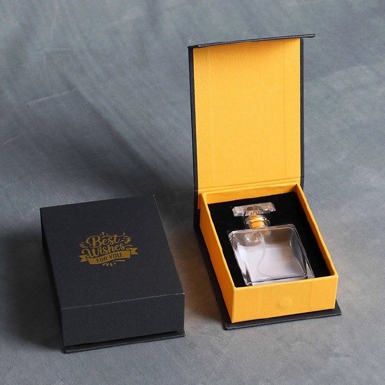 Custom Perfume Gift Box – Black and Gold Luxury Packaging Manufacturer Magnetic flip top closure on luxury perfume box – secure and satisfying open and close