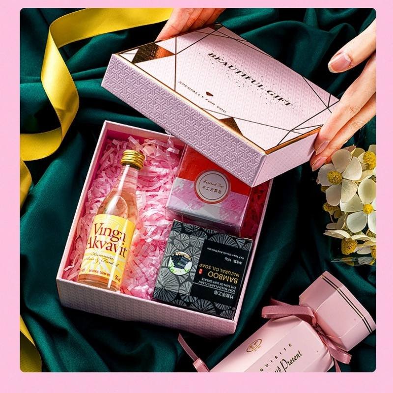 Pink custom gift box for jewelry, watch and eyewear packaging – elegant presentation