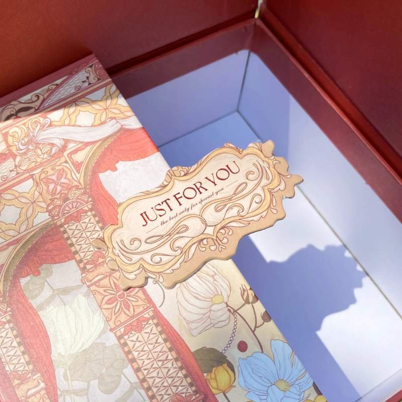 Wedding favor candy box in European palace style – elegant presentation for guests